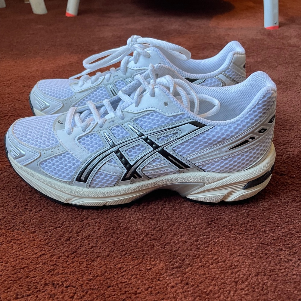 ASICS Gel-1130 size 7 - New